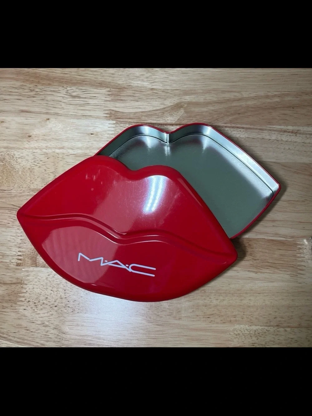 MAC Cosmetics Red Lips Tin Cosmetic Case Lipstick Makeup Storage